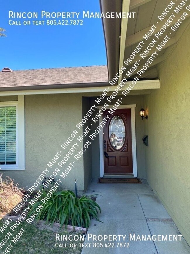 Building Photo - **Gorgeous Updated 4 Bedroom Home with Mou...