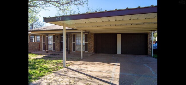 Building Photo - 906 Dosia Cir