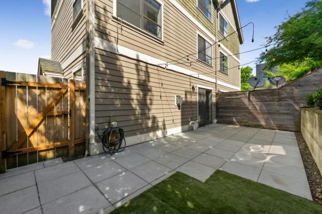 Building Photo - 4 bedroom in Seattle WA 98144