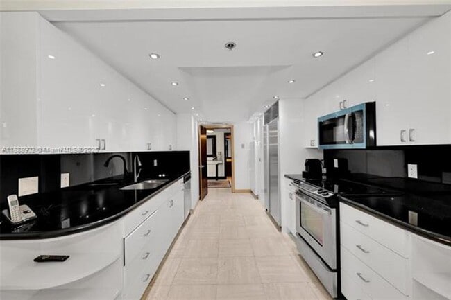 Foto del edificio - 10175 Collins Ave