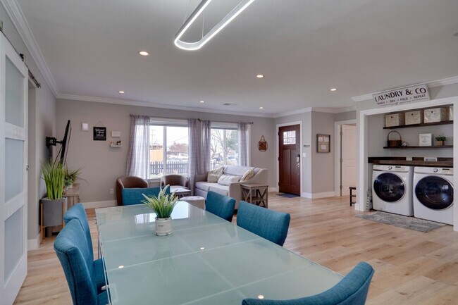 Foto del edificio - 893 Olivina Ave