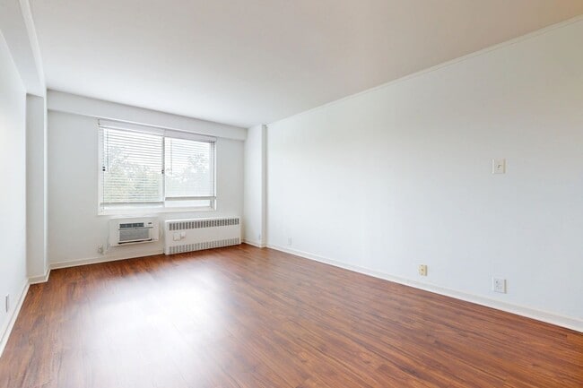 Interior Photo - Dorchester
