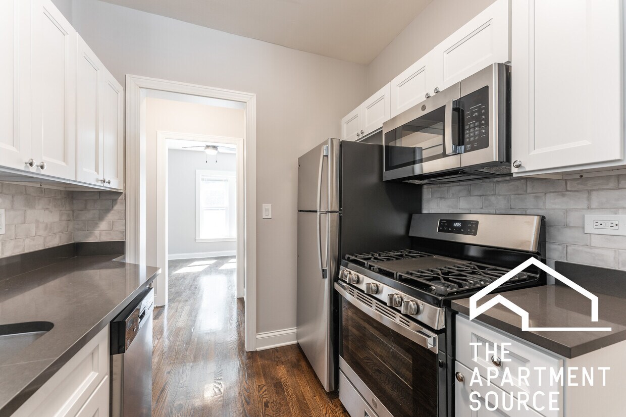 Foto principal - 4718 N Racine Ave