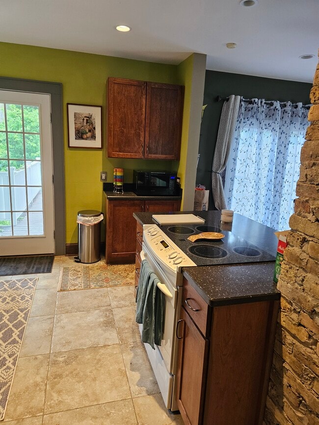 Kitchen - 521 Memphis Ave