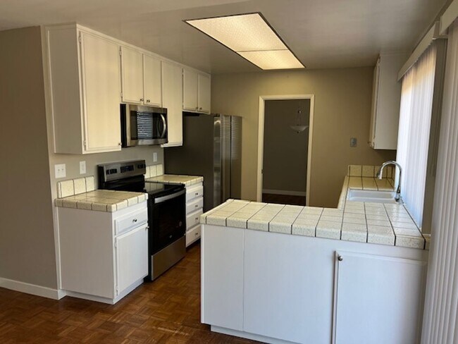 Building Photo - 4 bedroom home In Blossom Valley