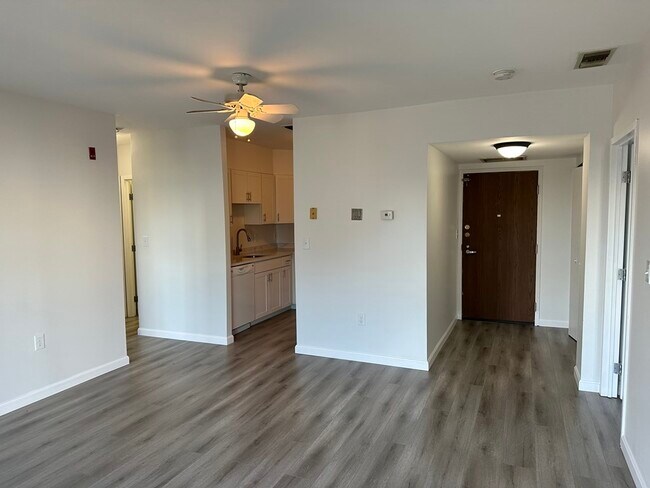Building Photo - 12 Chancery Ct