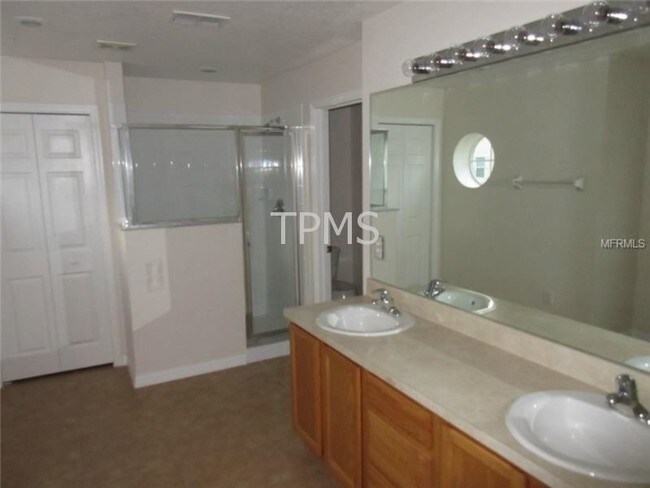 Foto del edificio - 2225 Sweet Holly Ln