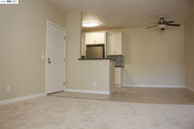 Building Photo - COMING SOON $3090 / 2 BR GORGEOUS REMODELE...