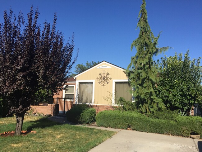 Building Photo - Darling Home in Historic Yakima Neighborhood