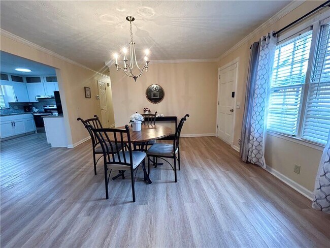 Foto del edificio - 1005 Eastview Rd NE