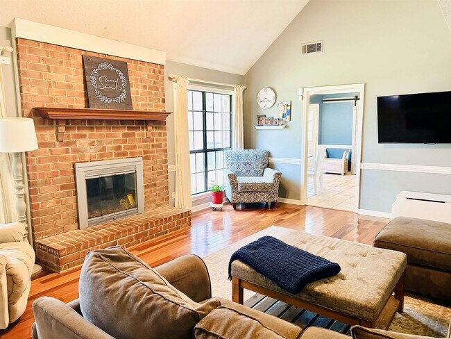 Foto del edificio - 3738 Brook Trail Ln