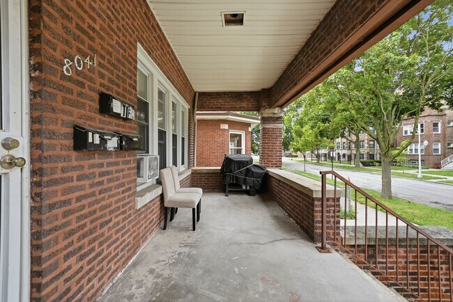 Building Photo - 8041 S Laflin St