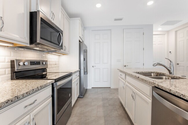 Building Photo - 14619 Edgewater Cir