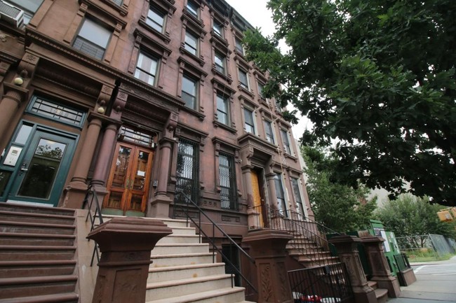 Foto del edificio - 12 bedroom in New York NY 10035