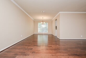 Building Photo - 10 Ridgecross Pl