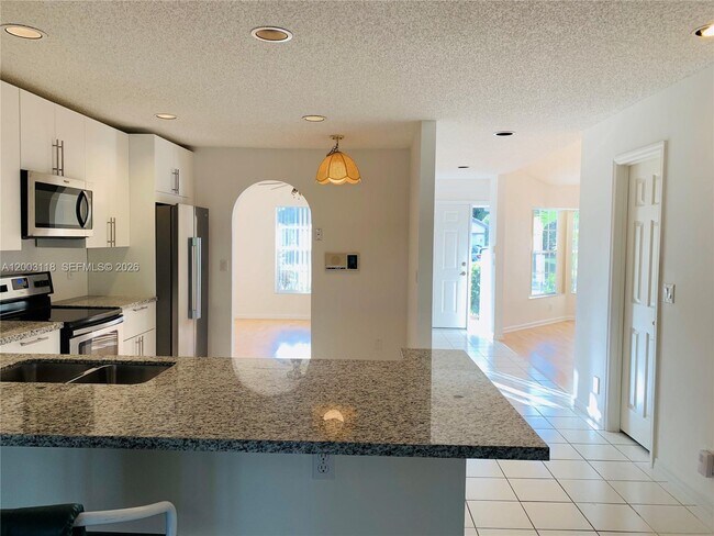 Foto del edificio - 2444 Stonegate Dr