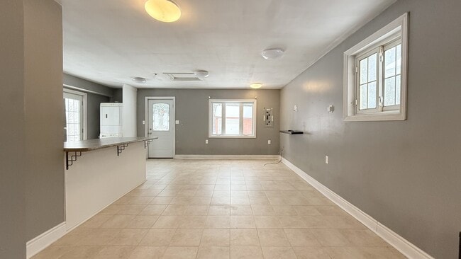 Building Photo - 1100 Hamilton Rd