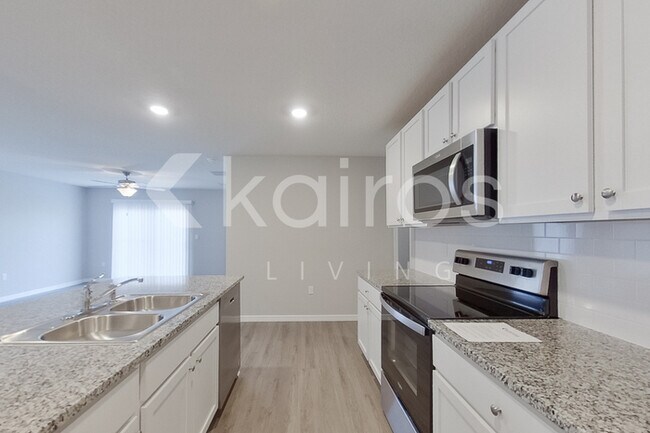 Building Photo - 4397 SW 85 Ln