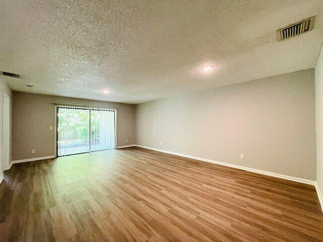 Foto del edificio - 3805 Park Lane Villas Rd