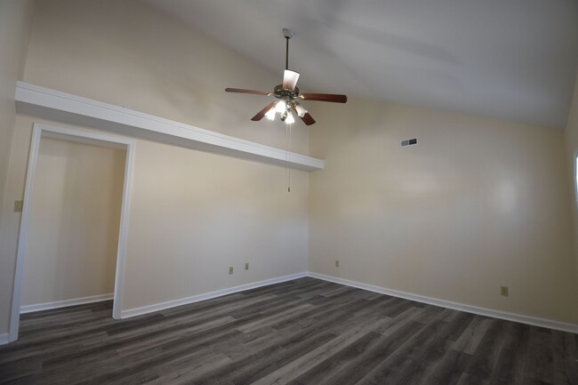 Building Photo - Three Bedroom Rental in Greenfield