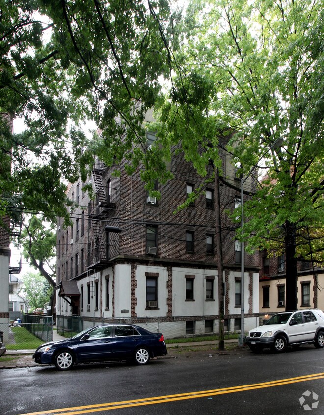 Primary Photo - 158-10 Sanford Ave
