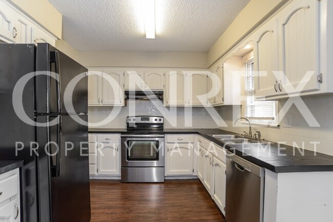 Building Photo - Stunning 3 Bedroom Raised Ranch in Indepen...