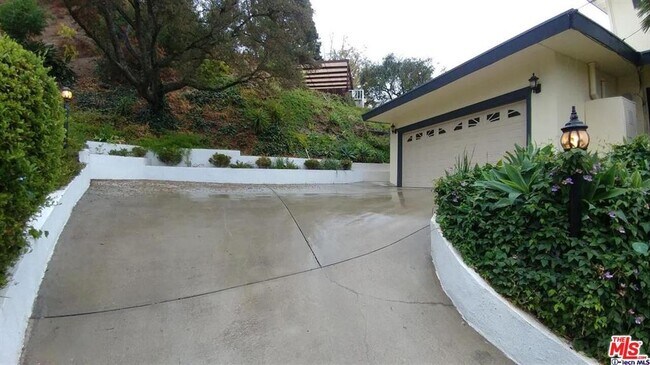 Garage - 2510 Risa Dr