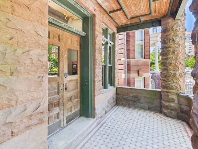 Building Photo - 7 E Franklin St