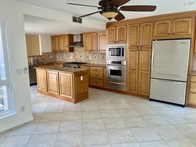 Kitchen from Dining Area - 918 21st St