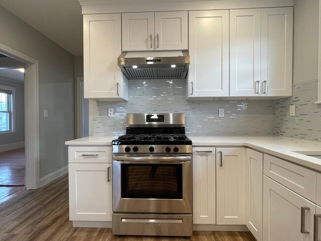 Building Photo - 47 Wellington Rd