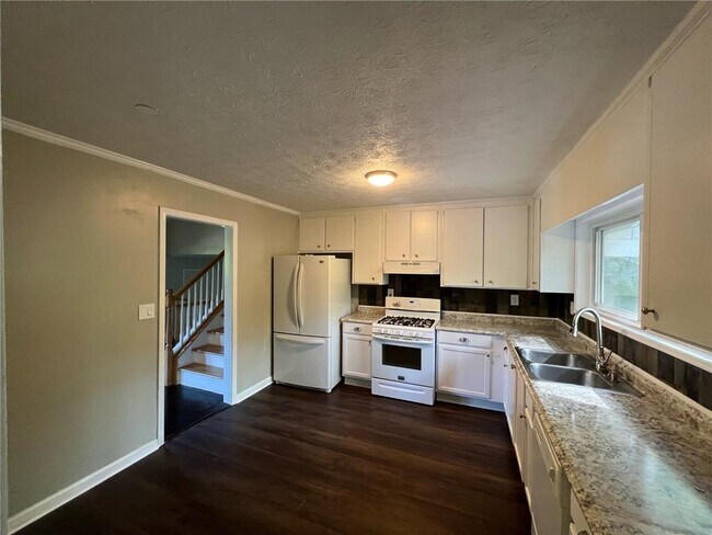 Building Photo - 495 Ansley Dr