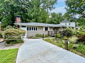 Building Photo - 2771 Winding Ln NE