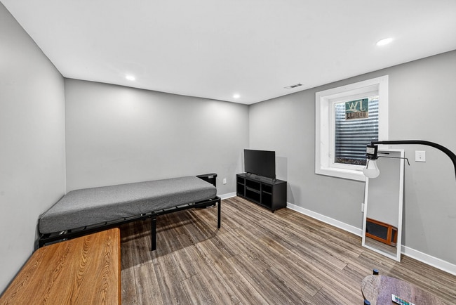 Building Photo - 1303 Sorin St