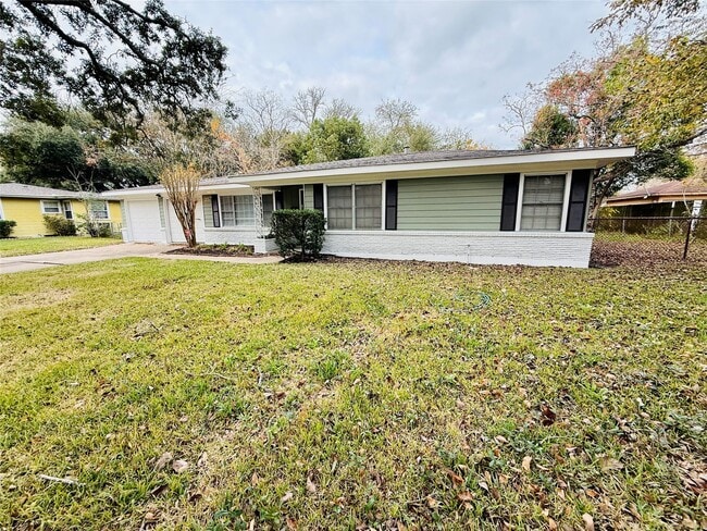 Building Photo - 2310 Pecos St