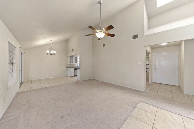 Building Photo - 8930 Tintagel St, San Antonio TX 78254
