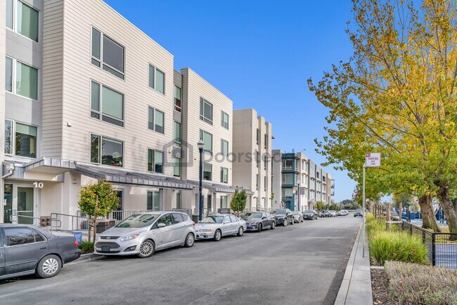 Building Photo - 10 Innes Ct