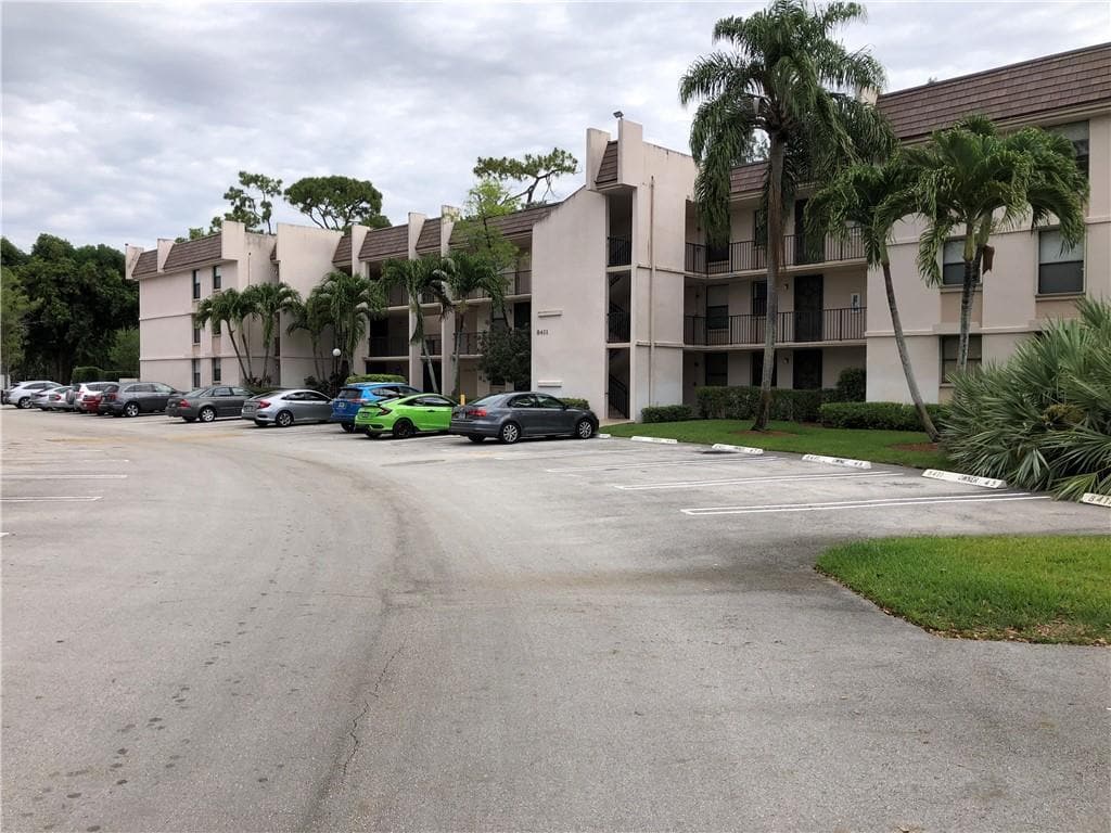 Primary Photo - 8411 Forest Hills Dr