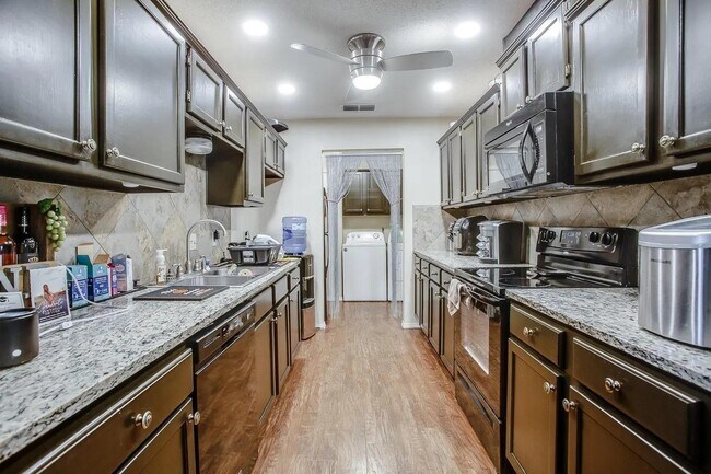 Foto del edificio - 3615 103rd St