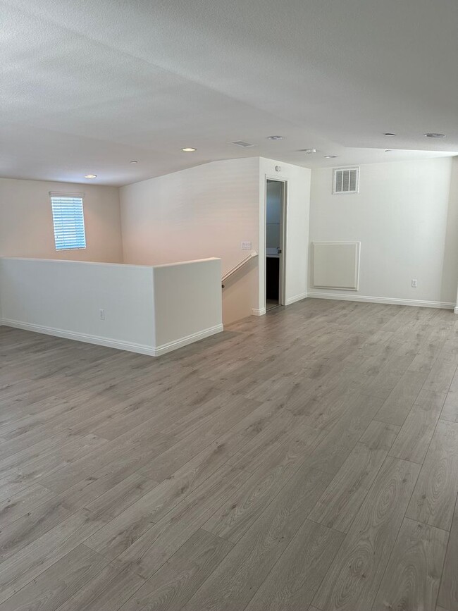 Foto del edificio - 3 bed  + Loft / 3.5 bath in Placentia, Ora...