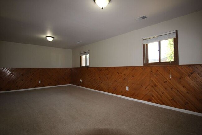 Building Photo - Wonderful 4 Bedroom House
