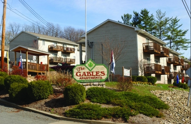 Foto principal - The Gables Apartments at Maple Lake