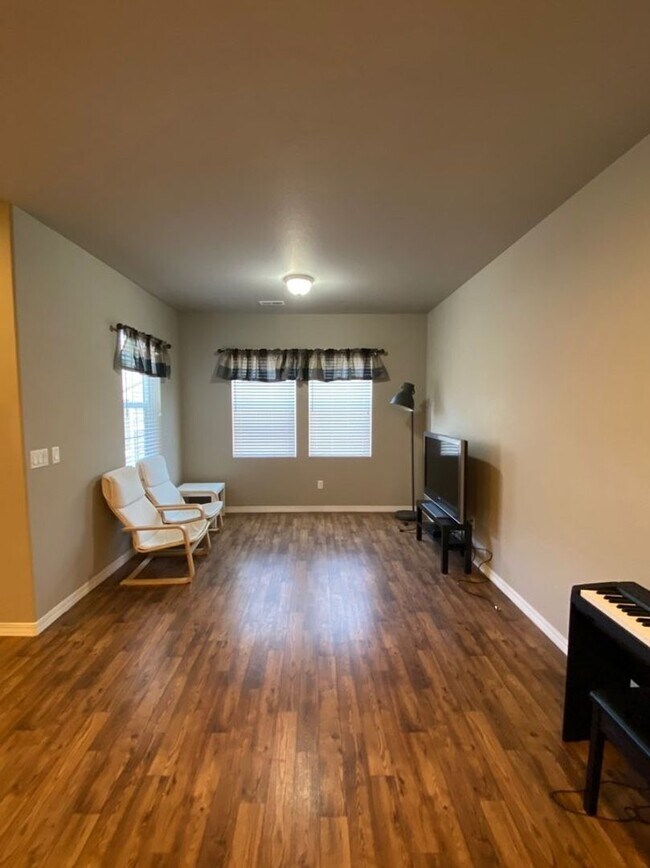 Foto del edificio - Immaculate 3 Bedroom 3 Bath Town Home in W...