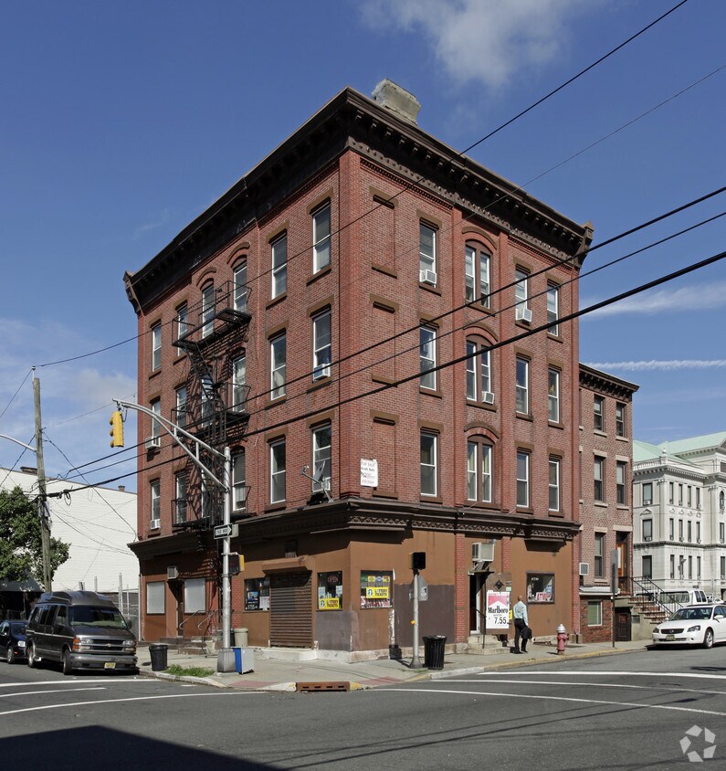Primary Photo - 190 York St