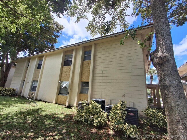 Building Photo - 11506 Royal Palm Blvd