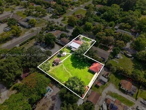 Building Photo - 15425 N Miami Ave