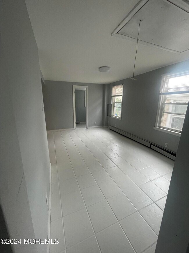 Foto del edificio - 84 Pine View Ave