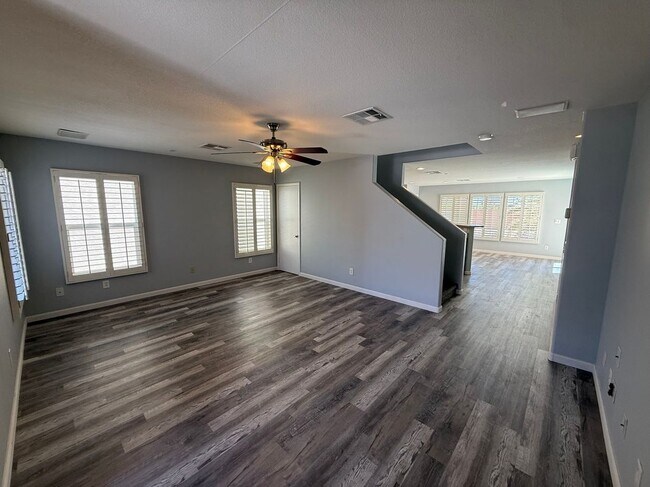Building Photo - 684 Magrath St
