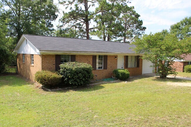 Foto del edificio - Charming 3 Bedroom, 1.5 Bath Home with Gar...