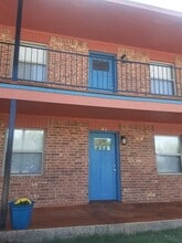 Building Photo - 505 Oak Ave