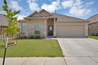 Building Photo - 3101 Paruament Dr